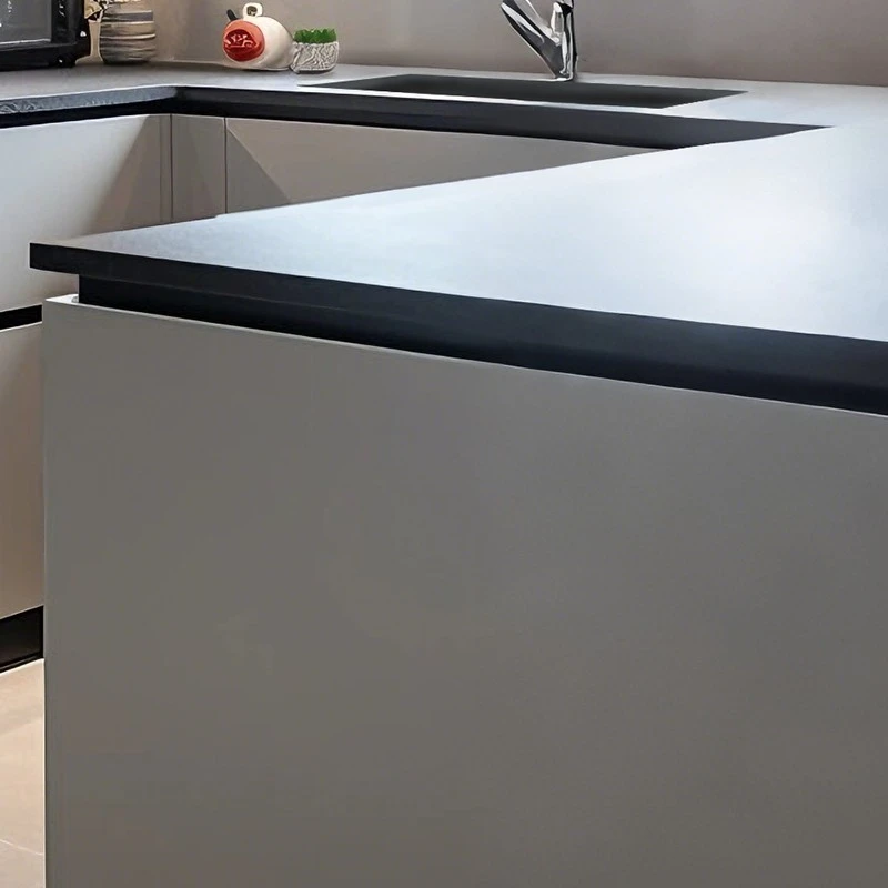 Light gray handleless kitchen cabinets (3)