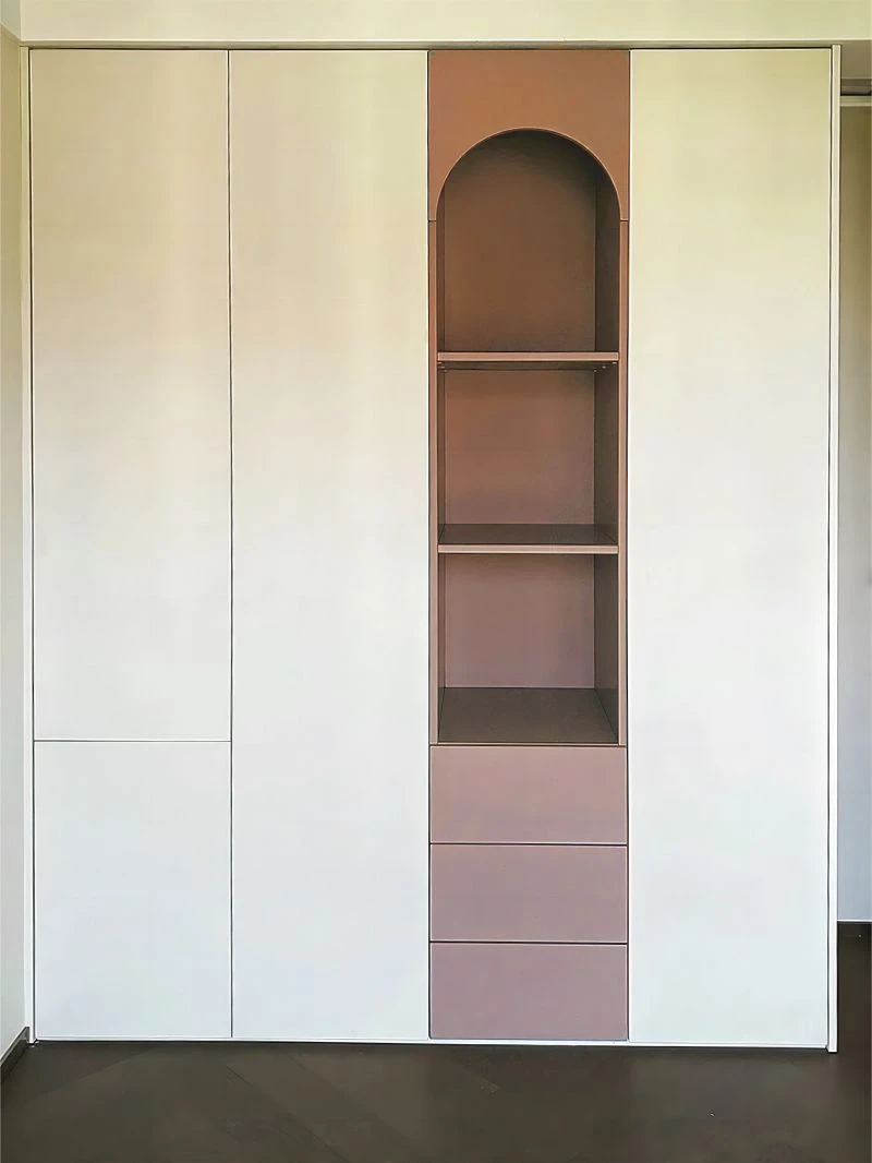 Wardrobe with integrated open shelving column001 Wardrobe with integrated open shelving column001